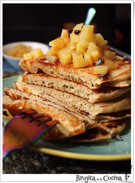 Tortitas de almendra sin azúcar y dados de manzana