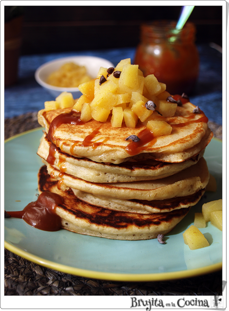 Tortitas de almendra sin azúcar y dados de manzana