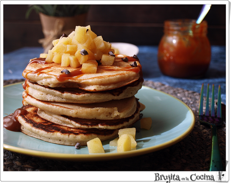 Tortitas de almendra sin azúcar y dados de manzana