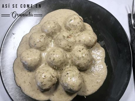 Albóndigas cremosas de pavo con orégano