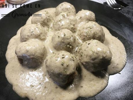 Albóndigas cremosas de pavo con orégano