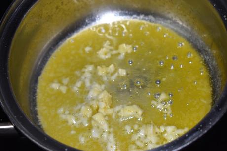 Farfalle con cúrcuma con salsa Alfredo