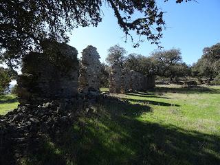 Imagen del mes: Ruinas de la Ermita de San Frutos, o de San Fructuoso, en las cercanías de Fregenal de la Sierra