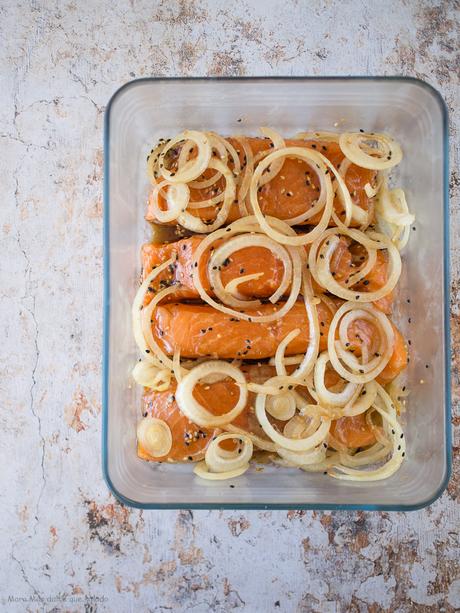 Salmón marinado al horno