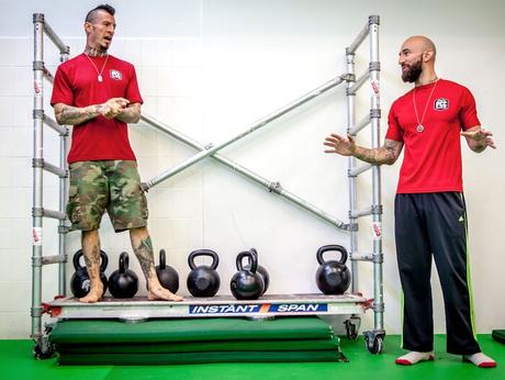 Al y Danny Kavadlo en el gimnasio. 