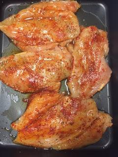 PECHUGAS DE POLLO MARINADAS CON ESPINACAS, TOMATITOS , QUESO FRESCO Y MOZZARELLA