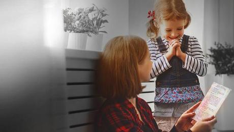 Un divertido personaje envía cartas a vuestros niños con cuentos y juegos de pistas Un divertido personaje envía cartas a vuestros niños con cuentos y juegos de pistas