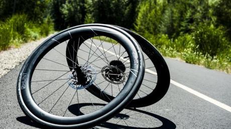 ¿Por qué las ruedas de carretera cada vez son más anchas?