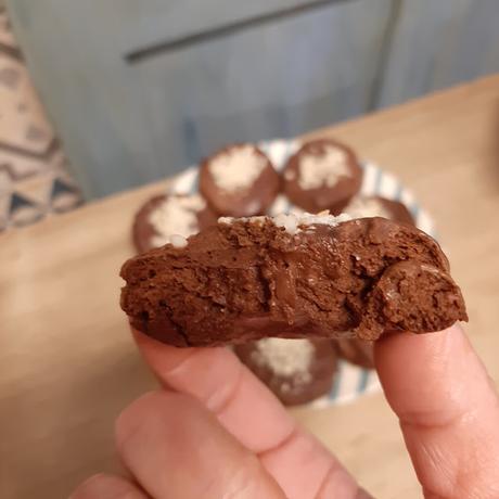 BOMBAS RELLENA DE CREMA DE CACAO DE CHEFBOSQUET BOMBAS RELLENA DE CREMA DE CACAO DE CHEFBOSQUET