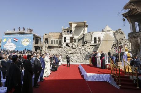 Miles llenan estadio para último evento del Papa en Iraq