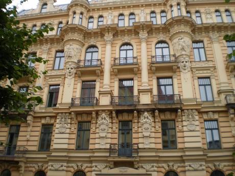 Riga, hermoso casco histórico con mucho art nouveau en Letonia