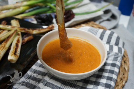 Calçots al horno con salsa romesco