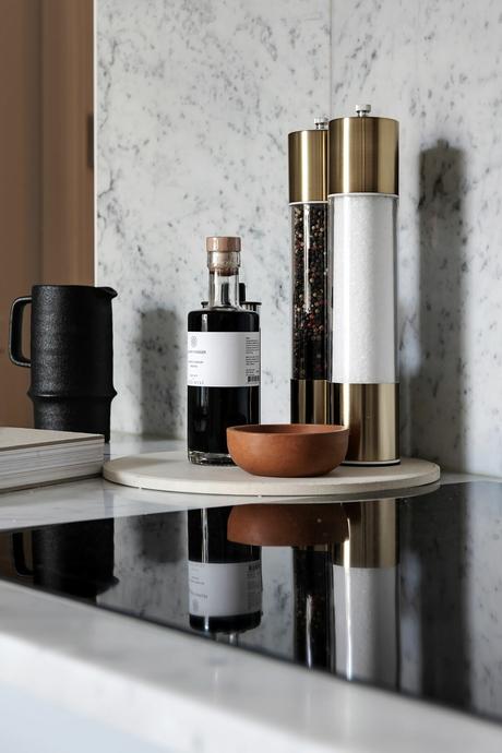 delikatissen sillas de diseño scandinavian eatingroom scandinavian dining table scandinavian decor nordic diningroom muebles de diseño mesa nórdica mesa de diseño mesa de cristal mesa de comedor glass table tops glass dining table design glass table decoración de comedores contemporary style comedor nórdico comedor moderno  