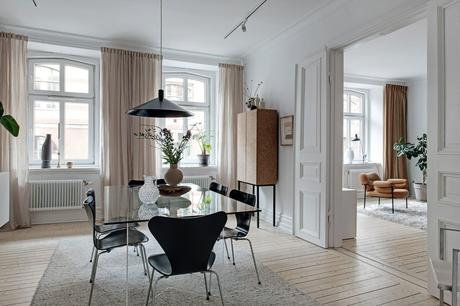 delikatissen sillas de diseño scandinavian eatingroom scandinavian dining table scandinavian decor nordic diningroom muebles de diseño mesa nórdica mesa de diseño mesa de cristal mesa de comedor glass table tops glass dining table design glass table decoración de comedores contemporary style comedor nórdico comedor moderno  