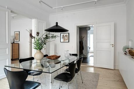 delikatissen sillas de diseño scandinavian eatingroom scandinavian dining table scandinavian decor nordic diningroom muebles de diseño mesa nórdica mesa de diseño mesa de cristal mesa de comedor glass table tops glass dining table design glass table decoración de comedores contemporary style comedor nórdico comedor moderno  