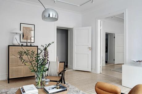 delikatissen sillas de diseño scandinavian eatingroom scandinavian dining table scandinavian decor nordic diningroom muebles de diseño mesa nórdica mesa de diseño mesa de cristal mesa de comedor glass table tops glass dining table design glass table decoración de comedores contemporary style comedor nórdico comedor moderno  