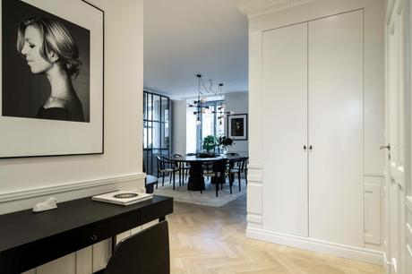 Una isla diseñada con puertas correderas.