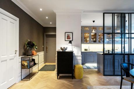 Una isla diseñada con puertas correderas.