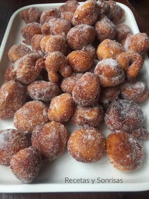 BUÑUELOS DE COCO Y PLATANO BUÑUELOS DE COCO Y PLATANO