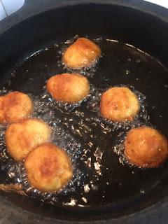BUÑUELOS DE COCO Y PLATANO BUÑUELOS DE COCO Y PLATANO