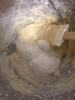 BUÑUELOS DE COCO Y PLATANO BUÑUELOS DE COCO Y PLATANO