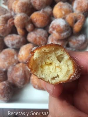 BUÑUELOS DE COCO Y PLATANO BUÑUELOS DE COCO Y PLATANO