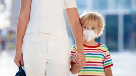 Los pediatras recomiendan las mascarillas FFP2 para los niños alérgicos al polen
