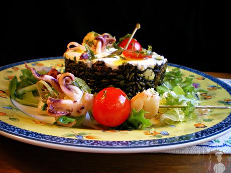 Arroz negro con gambas y chipirón