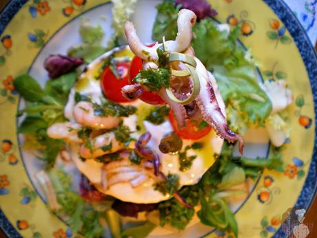 Arroz negro con gambas y chipirón