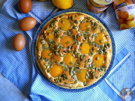 Pastel de melocotón con pipas de calabaza Pastel de melocotón con pipas de calabaza
