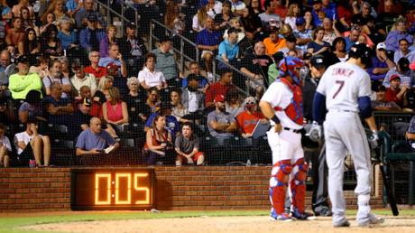 Ligas menores experimentan con árbitros robotizados y bases más grandes