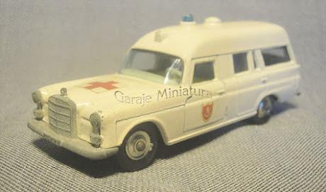 Mercedes-Benz Binz, una ambulancia alemana de los Matchbox King Size