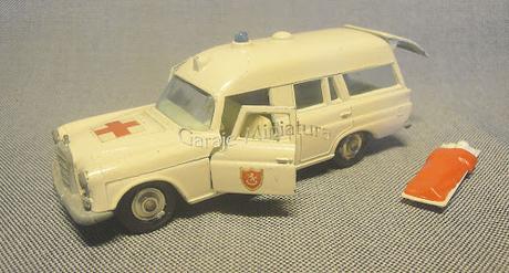 Mercedes-Benz Binz, una ambulancia alemana de los Matchbox King Size