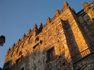 Cerámica talaverana en las calles de Cáceres: álbum fotográfico