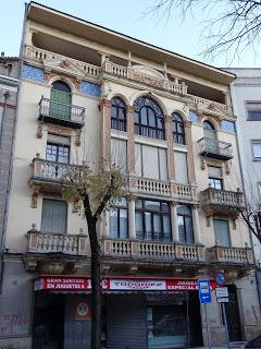 Cerámica talaverana en las calles de Cáceres: álbum fotográfico