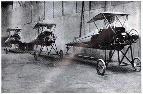 Estos fuselajes fueron constuídos en las fábricas anexas al aeródromo.