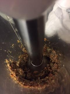 ALBÓNDIGAS CON SALSA DE OLIVAS , TOMATE SECO Y TOQUE DE LIMÓN ALBÓNDIGAS CON SALSA DE OLIVAS , TOMATE SECO Y TOQUE DE LIMÓN