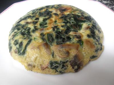 Tortilla de espinacas y setas.