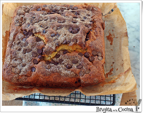 Bizcocho de crema agria y chispas de chocolate