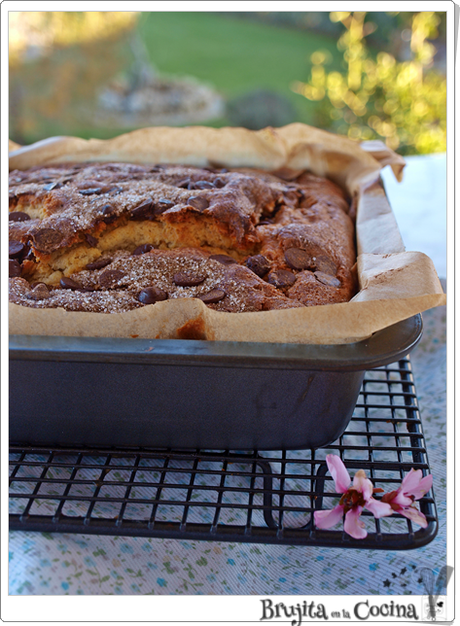 Bizcocho de crema agria y chispas de chocolate