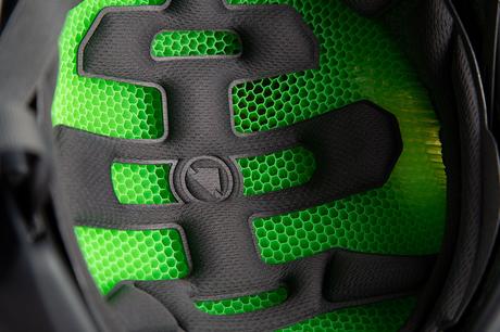 Endura presenta su casco para E-bikes que superan los 45Km/h