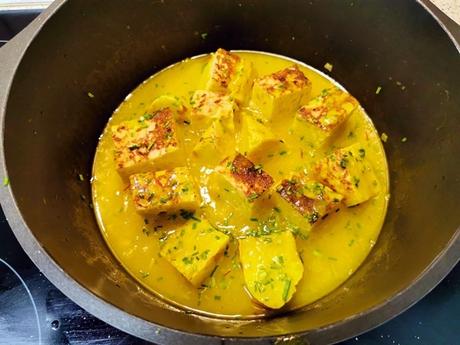 Tortilla en salsa o tortilla guisada Tortilla en salsa o tortilla guisada