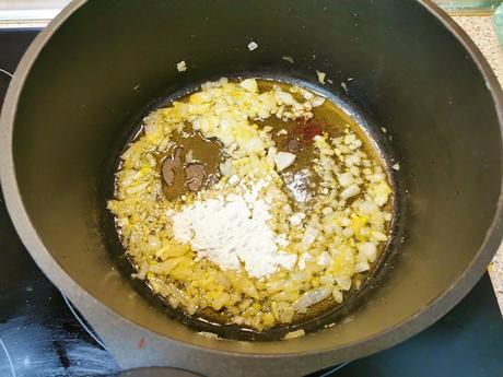 Tortilla en salsa o tortilla guisada Tortilla en salsa o tortilla guisada