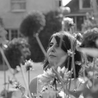 Ilustrando a... Helena Pérez Ilustrando a... Helena Pérez