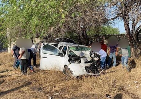 Mujer fallece en accidente carretero en Rioverde
