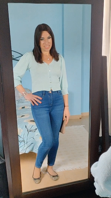 con vaqueros 4 ideas para combinar una rebeca esta primavera 02