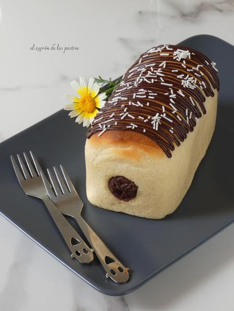 Pan de molde Tubo relleno de Chocolate