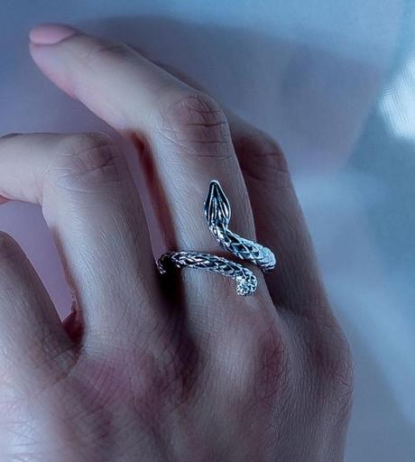 Consejos para introducir los anillos de plata en tus looks