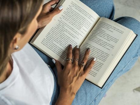 Consejos para introducir los anillos de plata en tus looks