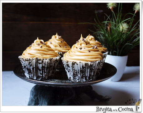 Cupcakes chocolate con crema de cacahuete Cupcakes chocolate con crema de cacahuete
